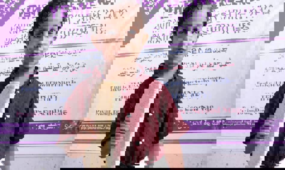 Child in Yemen holding bread