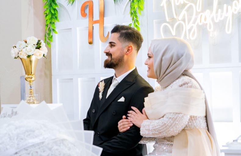 Muslim wedding. Photo by serkan atay via Pexels. 