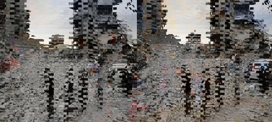 Hundreds dead as a 7.3 magnitude earthquake strikes the Iran-Iraq border