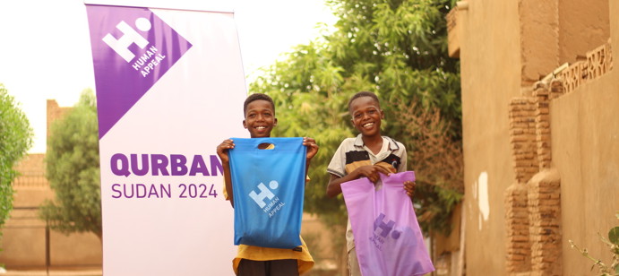 In Sudan, we distributed Qurbani to 900 families, with each family receiving 3kg of beef. 