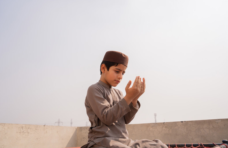 Child making Ramadan dua