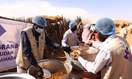 Hot meals being distributed in Sudan