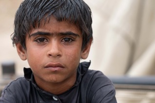 Hot iftar meals for families in Pakistan