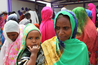 Hot iftar meals for families in Sudan