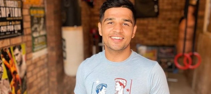 Oldham local turned professional boxer, Aqib Fiaz raises over £50,000 for orphans to honour his mother 