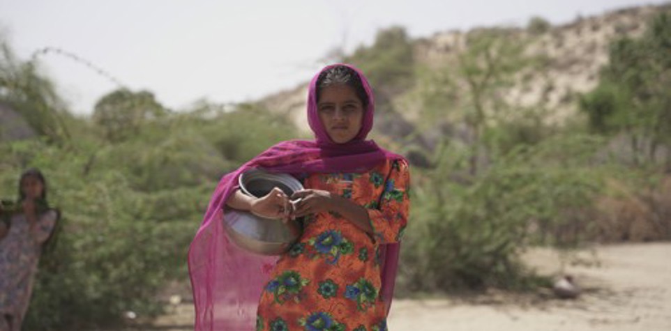 Young Pakistan girl collecting water
